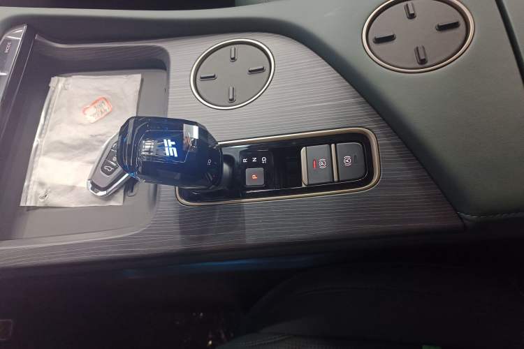 Used JETOUR Shanhai L9 2024 1.5TD 2DHT Pro 5-Seater Gear Lever