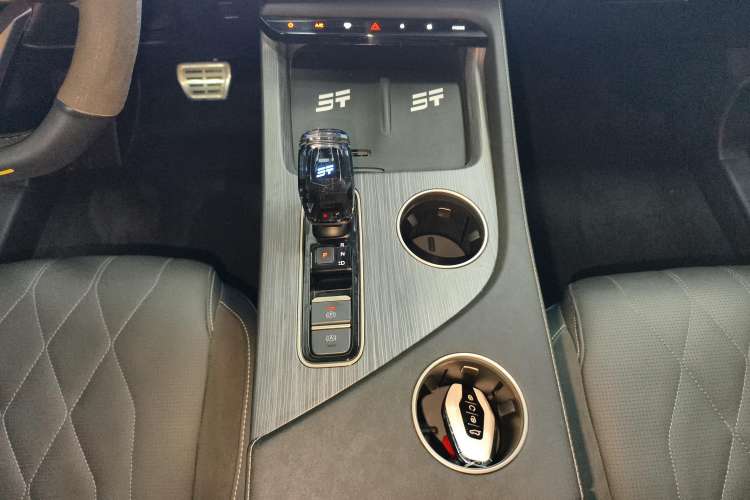 Used JETOUR Shanhai L9 2024 1.5TD 2DHT Pro 5-Seater Gear Lever