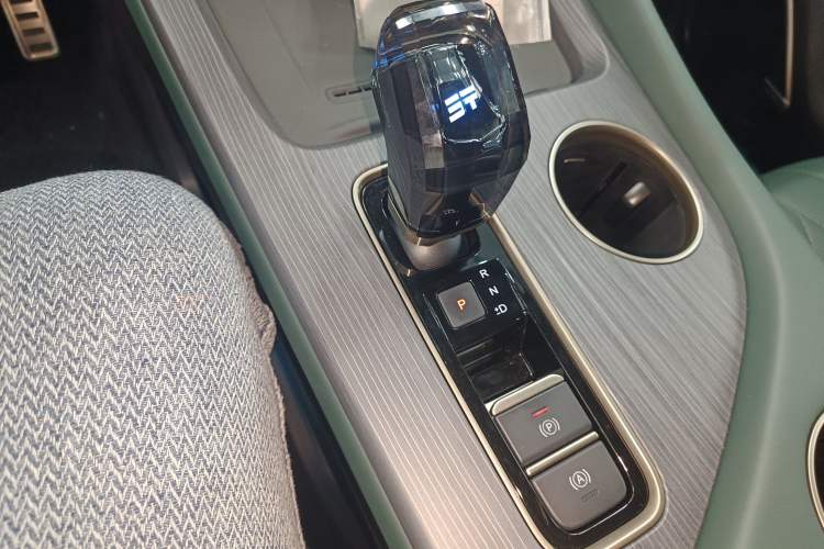 Used JETOUR Shanhai L9 2024 1.5TD 2DHT Pro 5-Seater Gear Lever