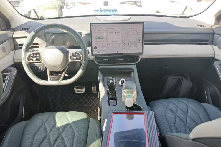 Used JETOUR Shanhai L9 2024 1.5TD 2DHT Max 7-Seater Center Console
