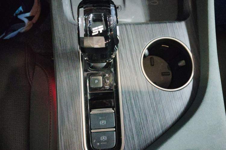 Used JETOUR Shanhai L9 2024 1.5TD 2DHT Max 7-Seater Gear Lever