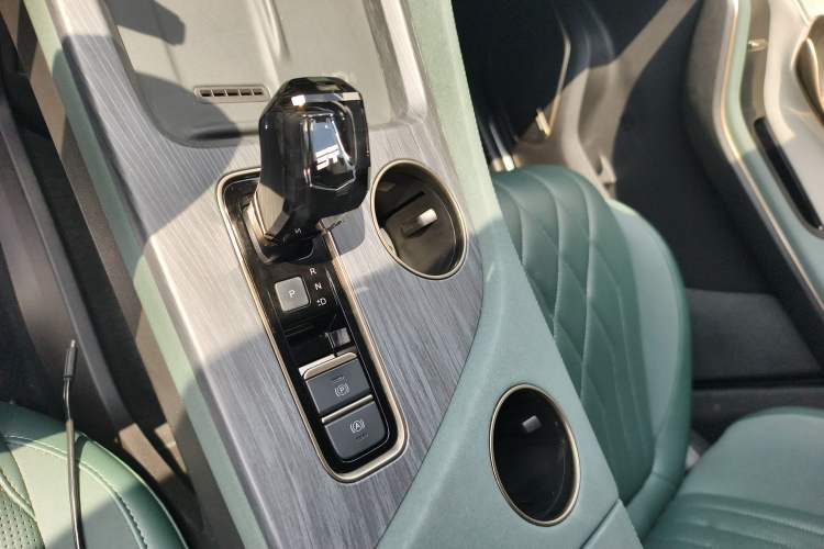 Used JETOUR Shanhai L9 2024 1.5TD 2DHT Max 7-Seater Gear Lever