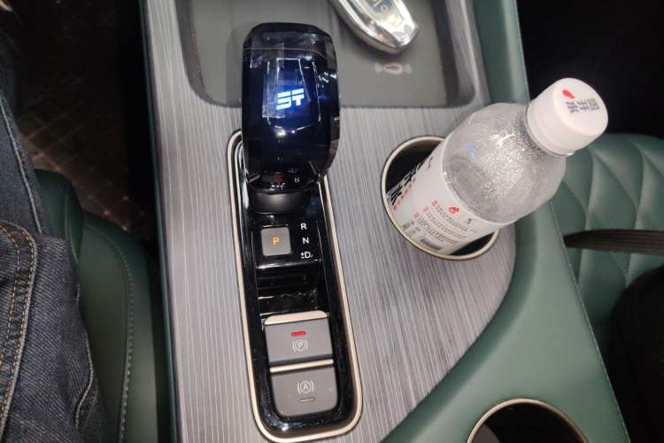 Used JETOUR Shanhai L9 2024 1.5TD 2DHT Pro 7-Seater Gear Lever