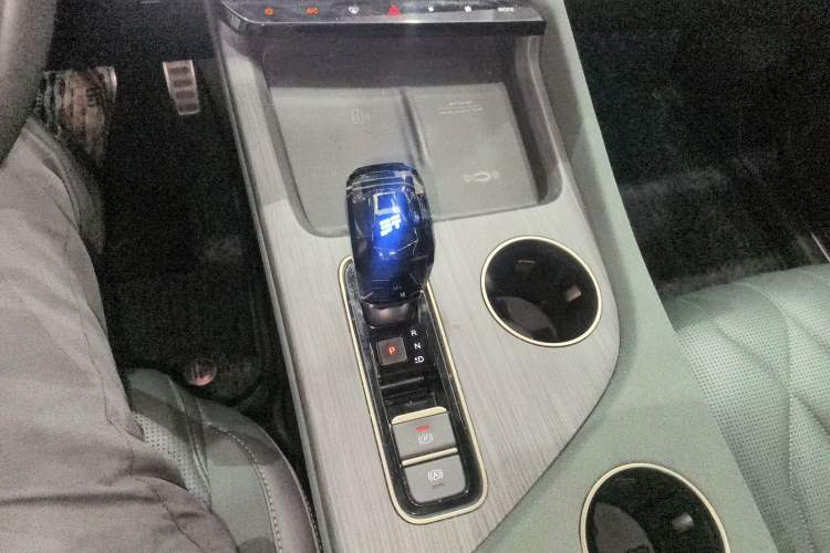 Used JETOUR Shanhai L9 2024 1.5TD 2DHT Max 7-Seater Gear Lever