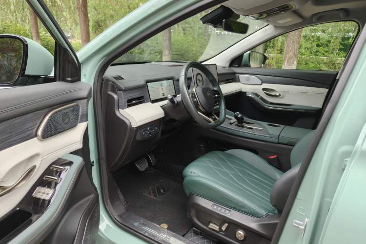 Used JETOUR Shanhai L9 2024 1.5TD 2DHT Max 7-Seater Interior 2