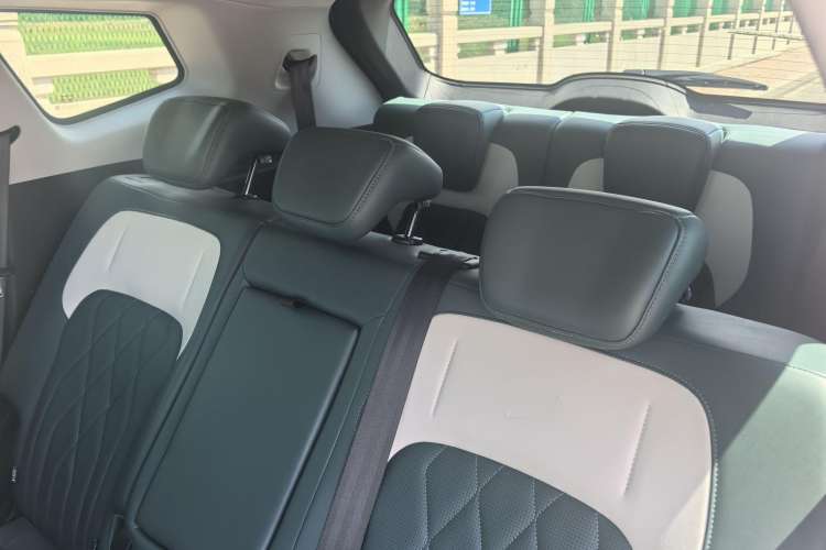 Used JETOUR Shanhai L9 2024 1.5TD 2DHT Max 7-Seater Interior 4