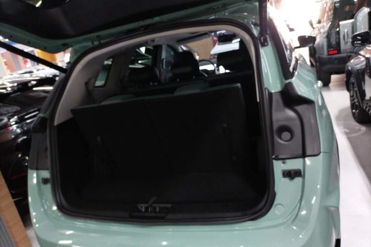 Used JETOUR Shanhai L9 2024 1.5TD 2DHT Max 7-Seater Trunk