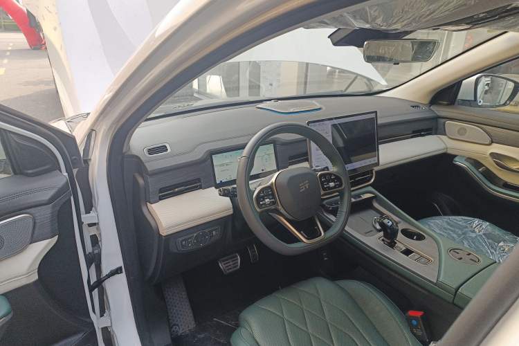 Used JETOUR Shanhai L9 2024 1.5TD 2DHT Pro 7-Seater Center Console