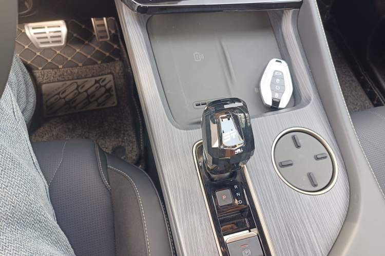Used JETOUR Shanhai L9 2024 1.5TD 2DHT Pro 5-Seater Gear Lever