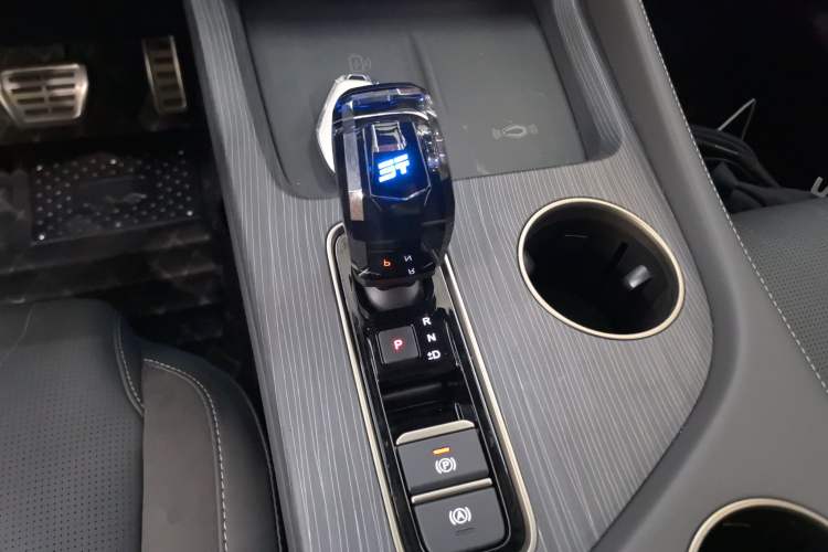 Used JETOUR Shanhai L9 2024 1.5TD 2DHT Pro 5-Seater Gear Lever