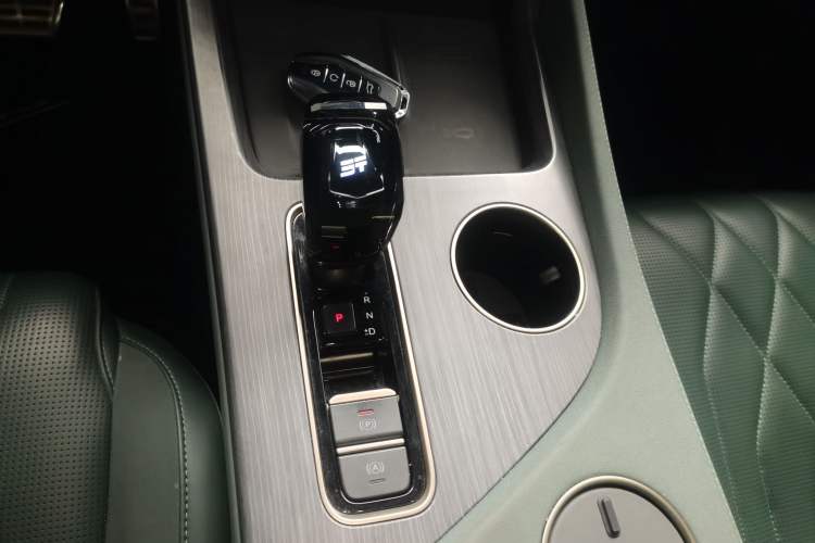 Used JETOUR Shanhai L9 2024 1.5TD 2DHT Pro 7-Seater Gear Lever