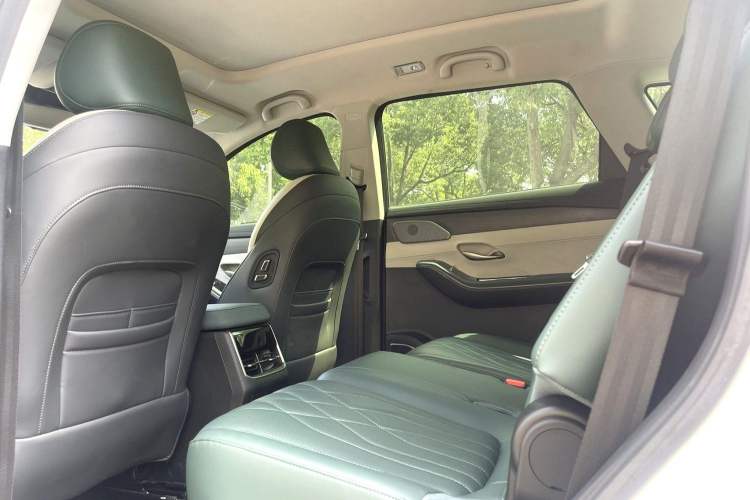 Used JETOUR Shanhai L9 2024 1.5TD 2DHT Pro 7-Seater Interior 4