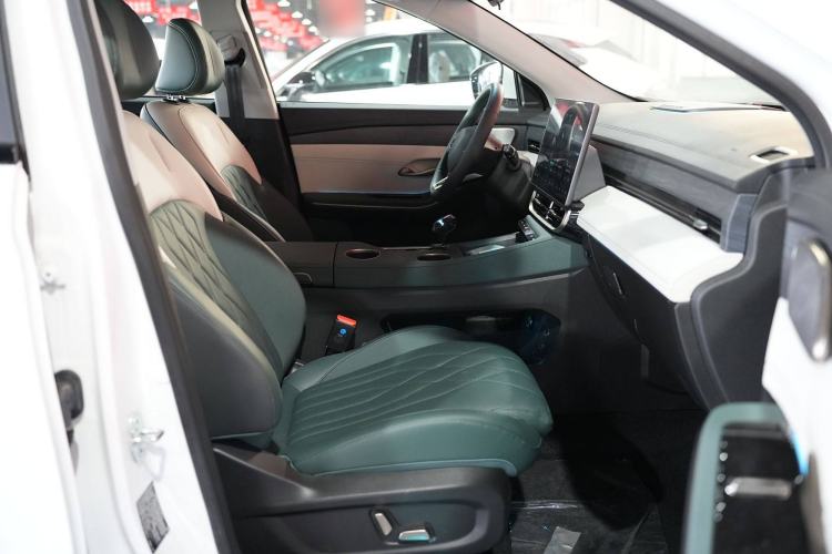 Used JETOUR Shanhai L9 2024 1.5TD 2DHT Air 7-Seater Interior 7