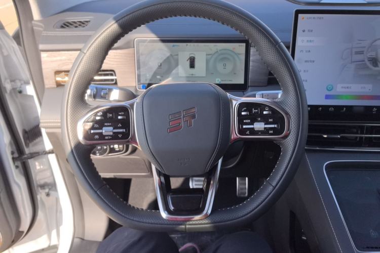 Used JETOUR Shanhai L9 2025 1.5TD 2DHT Flagship Edition 6 Seats Steering Wheel