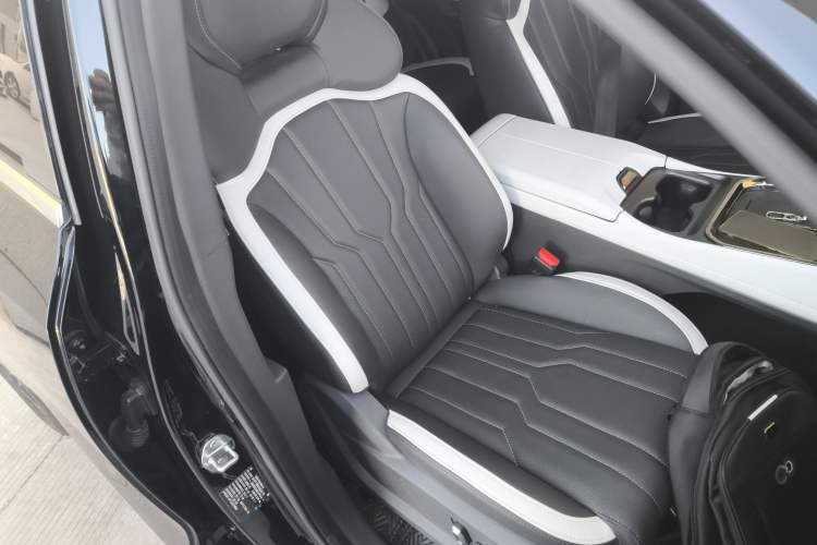 Used JETOUR Shanhai L6 2024 1.5TD DHT ULTRA Right Front Seat