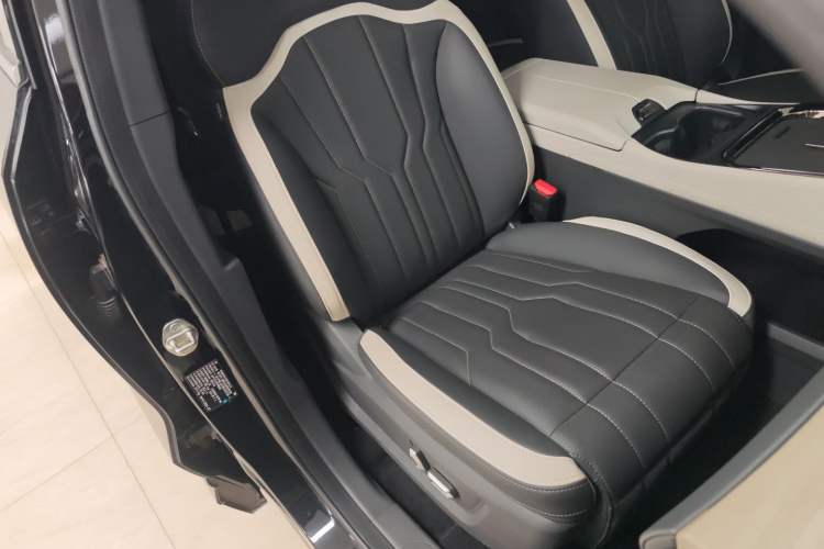 Used JETOUR Shanhai L6 2024 1.5TD DHT ULTRA Right Front Seat