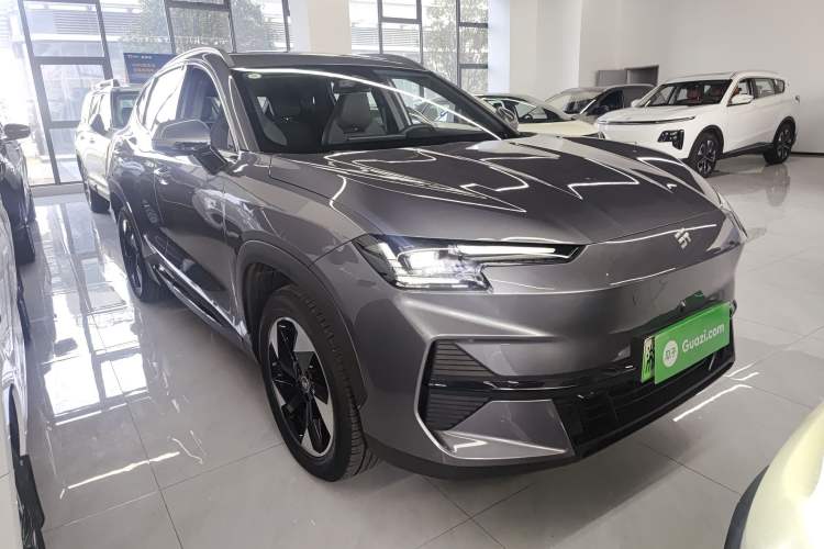 Used JETOUR Shanhai L6 2024 1.5TD DHT ULTRA Front Right 45 Deg