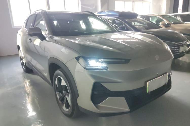 Used JETOUR Shanhai L6 2024 1.5TD DHT ULTRA Front Right 45 Deg