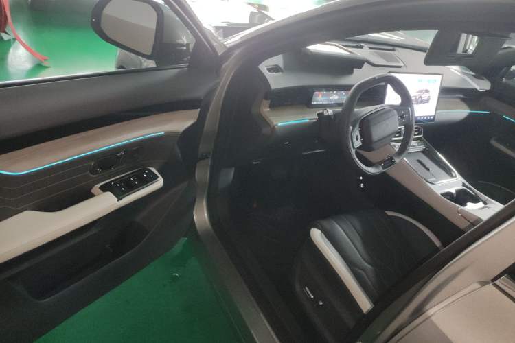Used JETOUR Shanhai L6 2024 1.5TD DHT MAX Interior 3