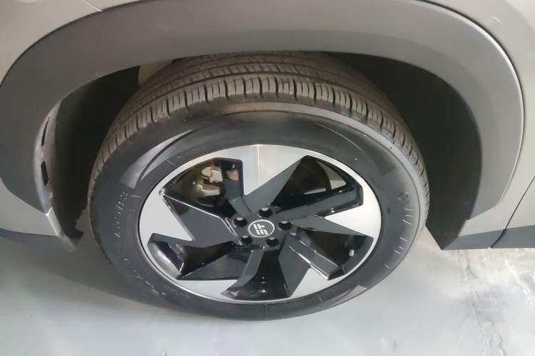Used JETOUR Shanhai L6 2024 1.5TD DHT ULTRA Left Front Wheel Hub