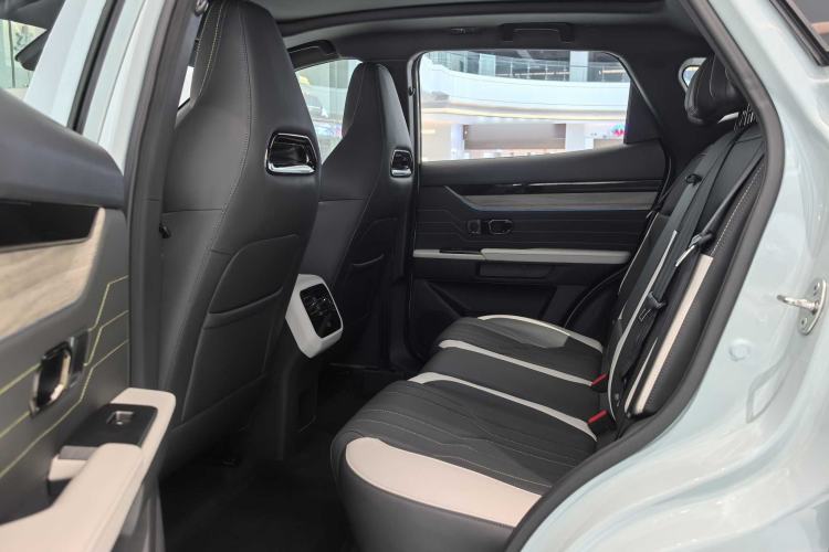 Used JETOUR Shanhai L6 2024 1.5TD DHT ULTRA Interior 5