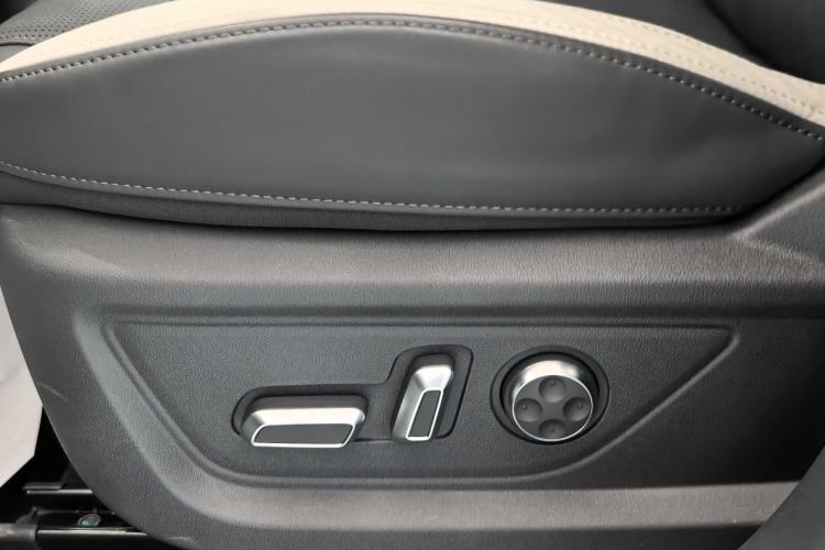 Used JETOUR Shanhai L6 2024 1.5TD DHT ULTRA Interior 7