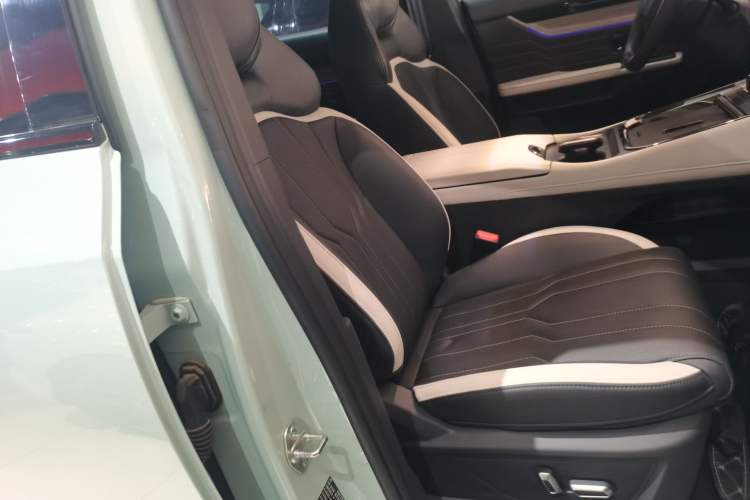 Used JETOUR Shanhai L6 2024 1.5TD DHT ULTRA Right Front Seat