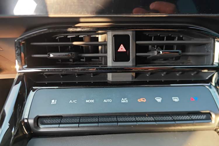 Used JETOUR Shanhai L6 2024 1.5TD DHT ULTRA Audio And AC Panel