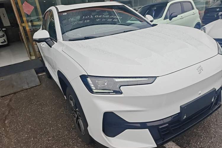 Used JETOUR Shanhai L6 2024 1.5TD DHT MAX Front Right 45 Deg