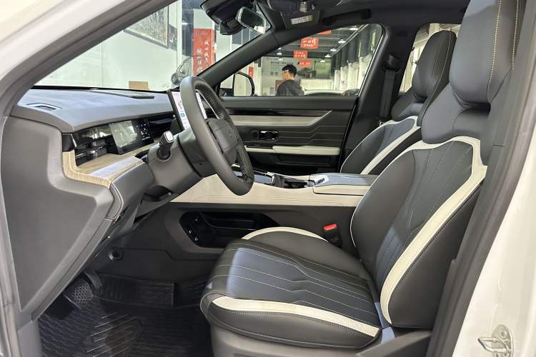 Used JETOUR Shanhai L6 2024 1.5TD DHT MAX Interior 2