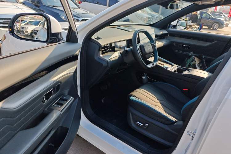 Used JETOUR Shanhai L6 2024 1.5TD DHT MAX Interior 3