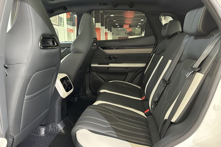 Used JETOUR Shanhai L6 2024 1.5TD DHT MAX Interior 3