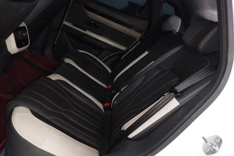 Used JETOUR Shanhai L6 2024 1.5TD DHT MAX Interior 4