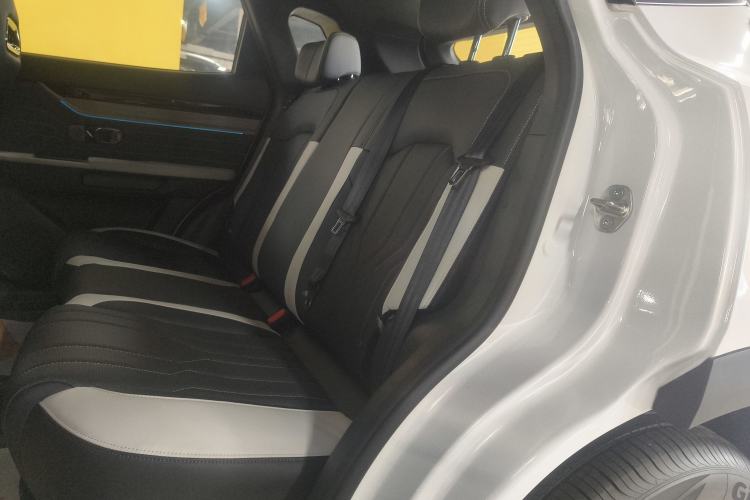 Used JETOUR Shanhai L6 2024 1.5TD DHT MAX Interior 4