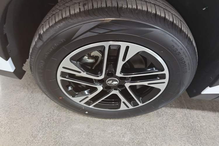 Used JETOUR Shanhai L6 2024 1.5TD DHT MAX Left Front Wheel Hub