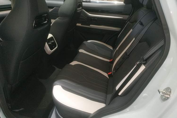 Used JETOUR Shanhai L6 2024 1.5TD DHT ULTRA Left Rear Seat