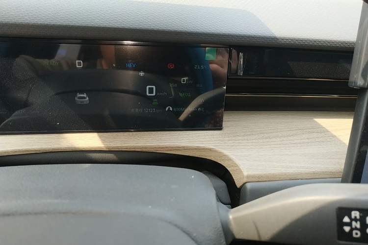 Used JETOUR Shanhai L6 2024 1.5TD DHT MAX Odometer Close Up