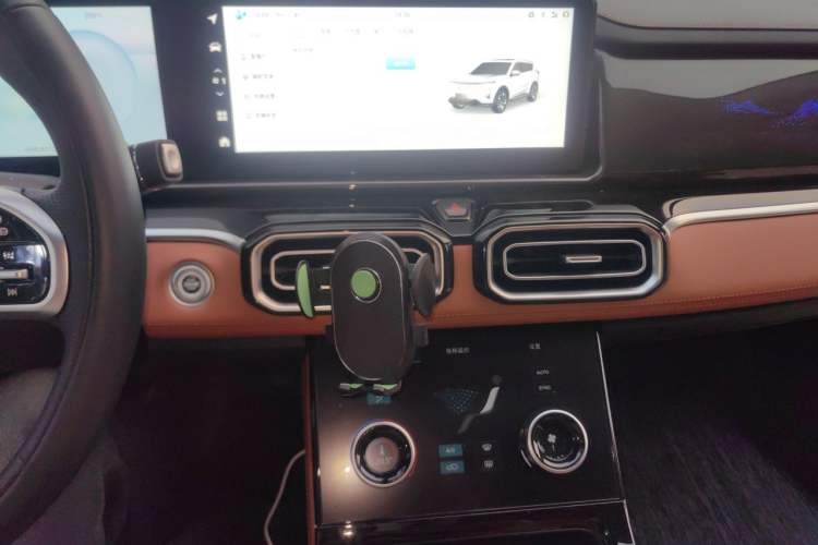 Used JETOUR Shanhai L7 2024 1.5T 120 km ULTRA 5-seater Audio And AC Panel