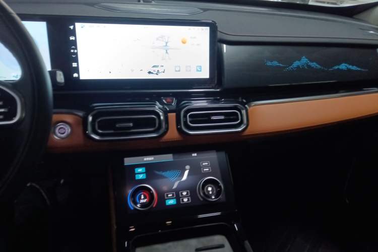 Used JETOUR Shanhai L7 2024 1.5T 120km MAX 5-Seater Audio And AC Panel