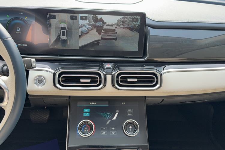 Used JETOUR Shanhai L7 2024 1.5T 120 km MAX 7-Seater Audio And AC Panel