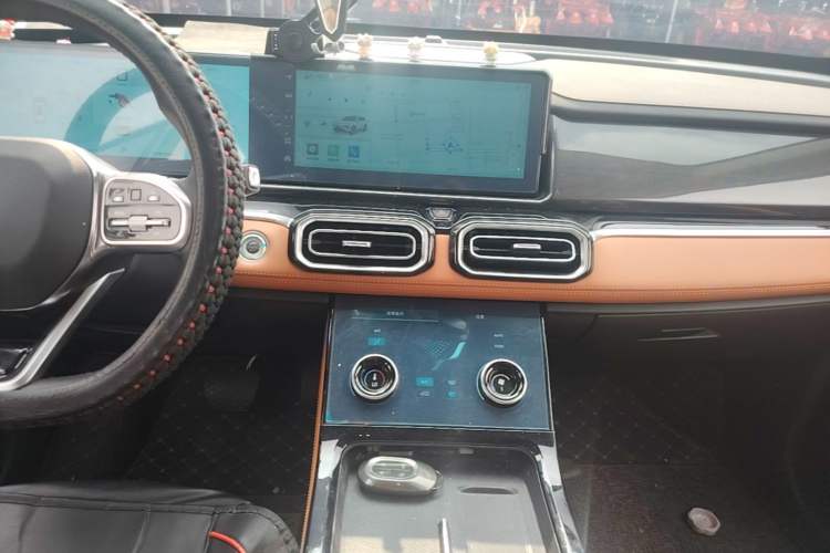 Used JETOUR Shanhai L7 2024 1.5T 120 km MAX 7-Seater Audio And AC Panel