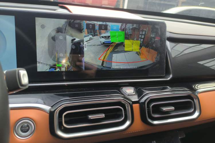 Used JETOUR Shanhai L7 2024 1.5T 120km MAX 5-Seater Audio And AC Panel
