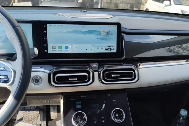 Used JETOUR Shanhai L7 2024 1.5T 120 km MAX 7-Seater Audio And AC Panel