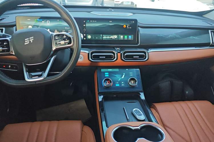 Used JETOUR Shanhai L7 2024 1.5T 120 km MAX 7-Seater Audio And AC Panel