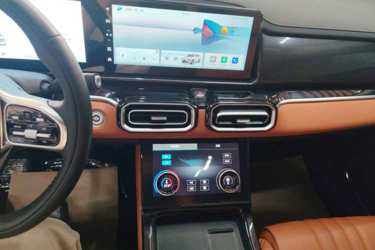 Used JETOUR Shanhai L7 2024 1.5T 120km MAX 5-Seater Audio And AC Panel