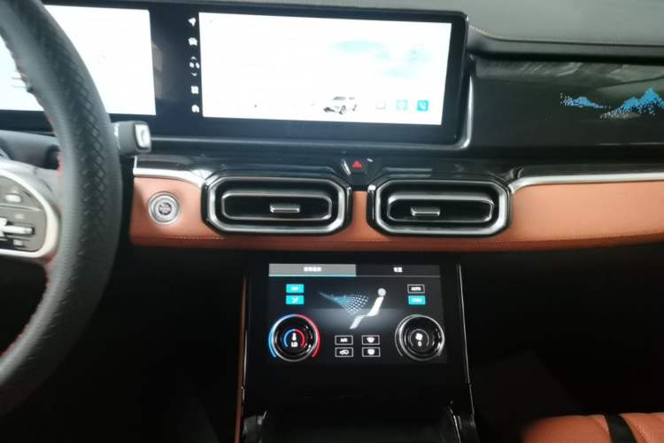 Used JETOUR Shanhai L7 2024 1.5T 120 km MAX 7-Seater Audio And AC Panel