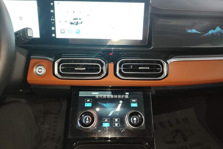 Used JETOUR Shanhai L7 2024 1.5T 120km MAX 5-Seater Audio And AC Panel