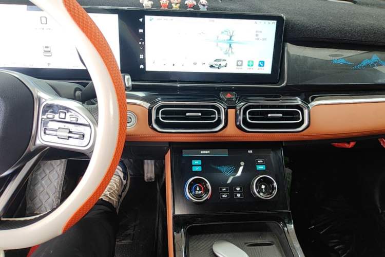Used JETOUR Shanhai L7 2024 1.5T 120km MAX 5-Seater Audio And AC Panel