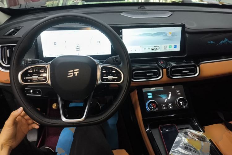Used JETOUR Shanhai L7 2024 1.5T 120km MAX 5-Seater Center Console