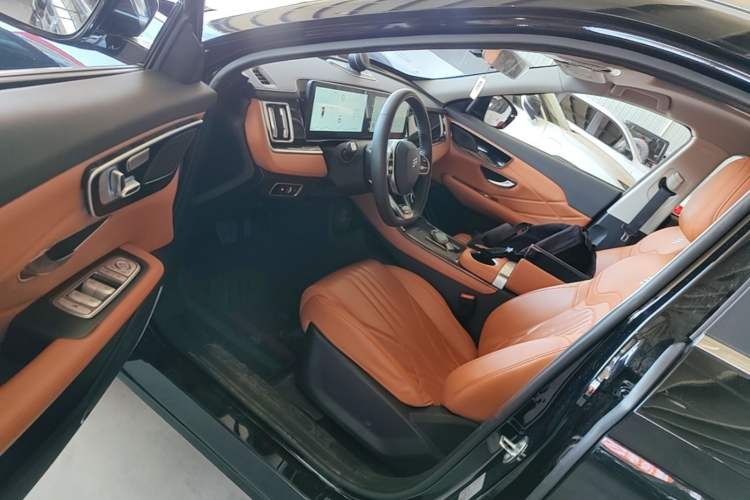 Used JETOUR Shanhai L7 2024 1.5T 120km MAX 5-Seater Driver Seat